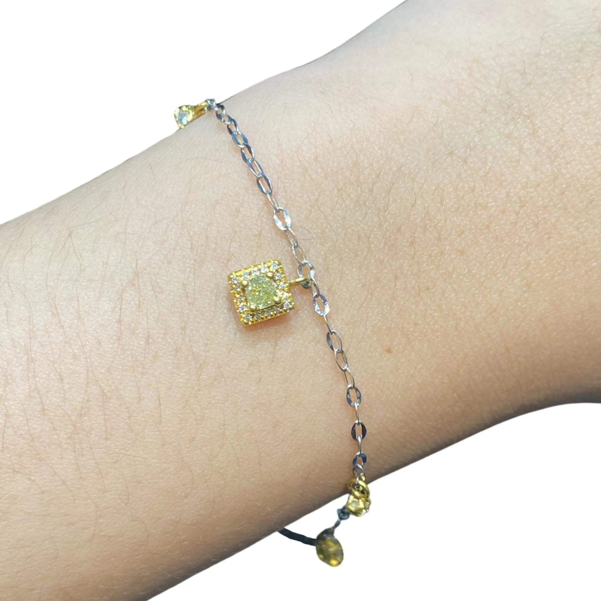 #LVNA2024 | LVNA Signatures Square Oval Rare Fancy Yellow Colored Station Diamond Bracelet 18kt